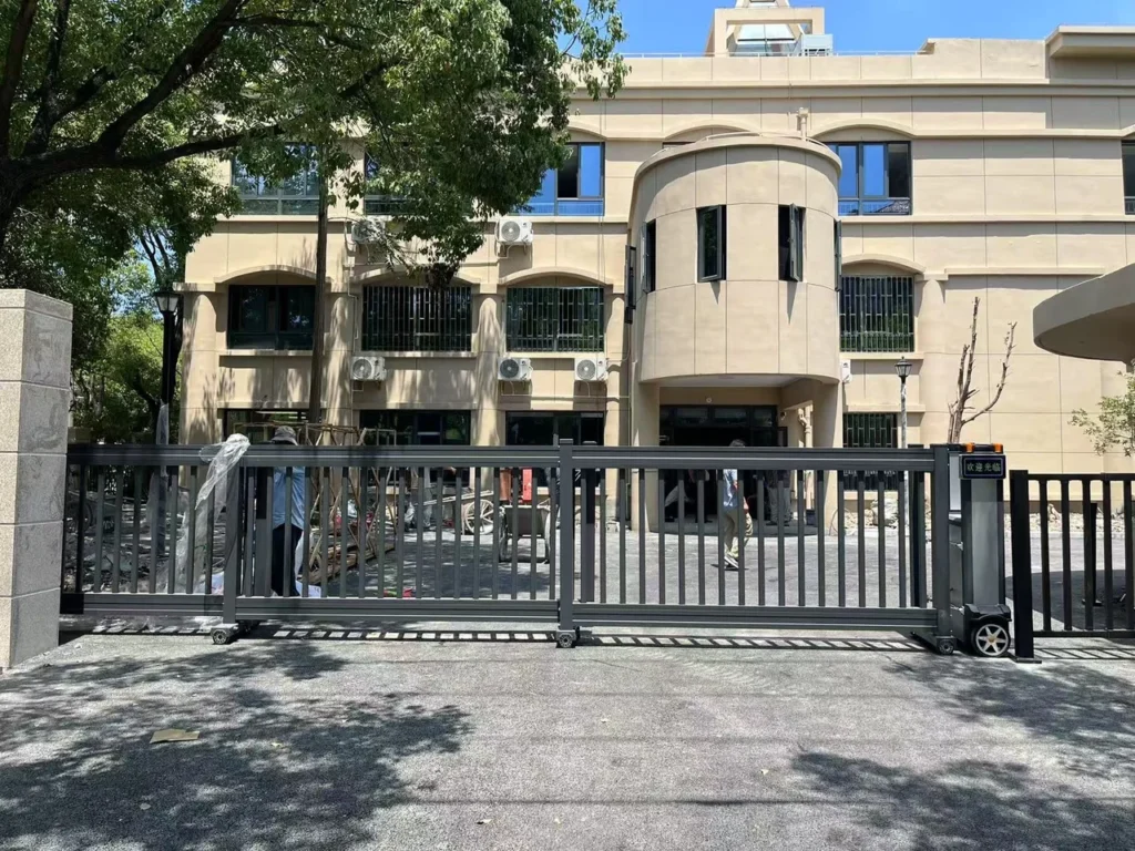 9.1 m Wide Entrance